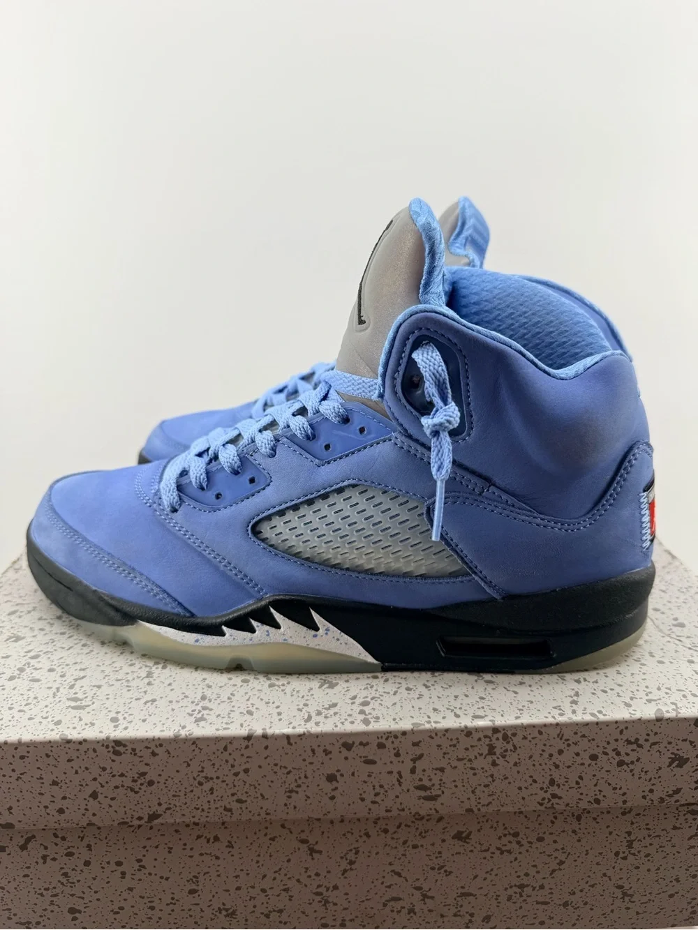 Jordan 5 Retro UNC University blue Size 10.5M